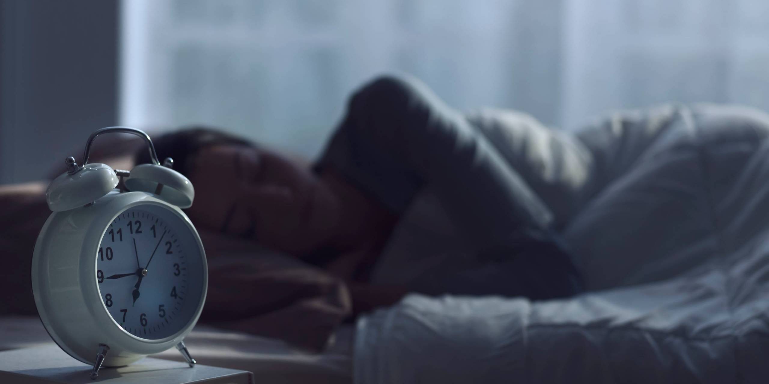 alarm clock and sleeping-min alarm clock and person sleeping for school